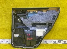 Обшивка дверей TOYOTA LAND CRUISER PRADO 2015-2024 67788X1M01 GDJ150W/GDJ150R/GDJ150L/GDJ150/GDJ151W/GDJ151/GDJ155L/GDJ155R/GDJ155/GRJ150W/GRJ150L/GRJ150/GRJ151W/GRJ151/GRJ152/KDJ150/KDJ150L/KDJ155/TRJ150W/TRJ150L/TRJ150/TRJ152/TRJ155 1GDFTV, задняя левая