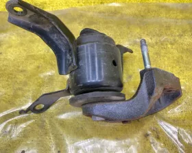 Подушка двигателя TOYOTA