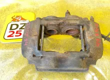 Суппорт TOYOTA LAND CRUISER/LAND CRUISER CYGNUS/LX470 1999/Цвет 057 4773060080 UZJ100/UZJ100L/UZJ100/FZJ100/FZJ105/HDJ100/HDJ100L/HDJ101/HDJ101K/HZJ105/HZJ105L 2UZFE, передний правый