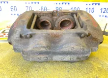 Суппорт TOYOTA LAND CRUISER/LAND CRUISER CYGNUS/LX470 1999/Цвет 057 4773060080 UZJ100/UZJ100L/UZJ100/FZJ100/FZJ105/HDJ100/HDJ100L/HDJ101/HDJ101K/HZJ105/HZJ105L 2UZFE, передний правый