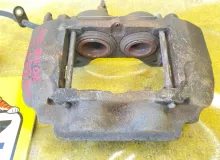 Суппорт TOYOTA LAND CRUISER/LAND CRUISER CYGNUS/LX470 1999 4775060080 UZJ100/UZJ100L/UZJ100/FZJ100/FZJ105/HDJ100/HDJ100L/HDJ101/HDJ101K/HZJ105/HZJ105L 2UZFE, передний левый