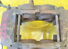 Суппорт TOYOTA LAND CRUISER/LAND CRUISER CYGNUS/LX470 1999 4775060080 UZJ100/UZJ100L/UZJ100/FZJ100/FZJ105/HDJ100/HDJ100L/HDJ101/HDJ101K/HZJ105/HZJ105L 2UZFE, передний левый