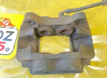 Суппорт TOYOTA LAND CRUISER/LAND CRUISER CYGNUS/LX470 1999 4775060080 UZJ100/UZJ100L/UZJ100/FZJ100/FZJ105/HDJ100/HDJ100L/HDJ101/HDJ101K/HZJ105/HZJ105L 2UZFE, передний левый