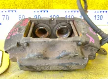 Суппорт TOYOTA LAND CRUISER/LAND CRUISER CYGNUS/LX470 2001/Цвет 064 4773060080 UZJ100/UZJ100L/UZJ100/FZJ100/FZJ105/HDJ100/HDJ100L/HDJ101/HDJ101K/HZJ105/HZJ105L 2UZFE, передний правый