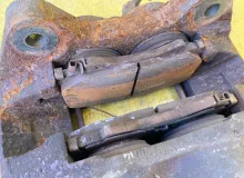 Суппорт TOYOTA LAND CRUISER/LAND CRUISER CYGNUS/LX470 1999 4775060080 UZJ100/UZJ100L/UZJ100/FZJ100/FZJ105/HDJ100/HDJ100L/HDJ101/HDJ101K/HZJ105/HZJ105L 2UZFE, передний левый