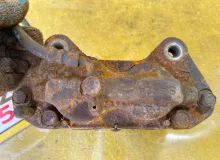 Суппорт TOYOTA LAND CRUISER/LAND CRUISER CYGNUS/LX470 1999 4775060080 UZJ100/UZJ100L/UZJ100/FZJ100/FZJ105/HDJ100/HDJ100L/HDJ101/HDJ101K/HZJ105/HZJ105L 2UZFE, передний левый
