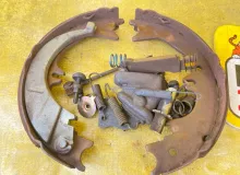 Механизм стояночного тормоза TOYOTA LAND CRUISER/LAND CRUISER CYGNUS/LX470 2003 UZJ100/UZJ100L/UZJ100/FZJ100/FZJ105/HDJ100/HDJ100L/HDJ101/HDJ101K/HZJ105/HZJ105L 2UZFE, задний левый