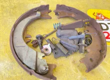 Механизм стояночного тормоза TOYOTA LAND CRUISER/LAND CRUISER CYGNUS/LX470 2003 UZJ100/UZJ100L/UZJ100/FZJ100/FZJ105/HDJ100/HDJ100L/HDJ101/HDJ101K/HZJ105/HZJ105L 2UZFE, задний левый