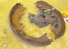 Механизм стояночного тормоза TOYOTA LAND CRUISER/LAND CRUISER CYGNUS/LX470 2003 UZJ100/UZJ100L/UZJ100/FZJ100/FZJ105/HDJ100/HDJ100L/HDJ101/HDJ101K/HZJ105/HZJ105L 2UZFE, задний правый