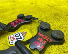 Петля стекла двери багажника Toyota