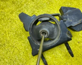 Подушка двигателя TOYOTA