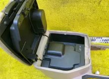 Бардачок между сиденьями TOYOTA LAND CRUISER/LAND CRUISER CYGNUS 1999/Цвет 057 5890160280A0 UZJ100/UZJ100L/UZJ100/FZJ100/FZJ105/HDJ100/HDJ100L/HDJ101/HDJ101K/HZJ105/HZJ105L 2UZFE, передний