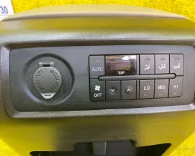 Бардачок между сиденьями Toyota