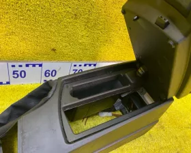 Бардачок между сиденьями BMW