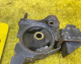 Подушка двигателя TOYOTA