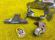 Ролик раздвижной двери TOYOTA VOXY/NOAH/ESQUIRE 2014/Цвет 1F7 6833628090 ZRR85W/ZRR85G/ZRR85/ZRR80G/ZRR80/ZRR80W/ZWR80/ZWR80G/ZWR80W 3ZRFAE, задний левый