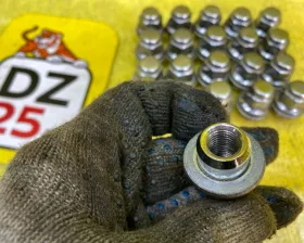 Гайка на колесо TOYOTA