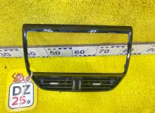 Консоль магнитофона JAGUAR XE 2016 GX73014L21AF X760 204DTH, передний