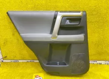 Обшивка дверей TOYOTA LAND CRUISER PRADO 2022 67788X1M01 GRJ150W/GRJ150L/GRJ150/GRJ151W/GRJ151/GRJ152/GDJ150W/GDJ150R/GDJ150L/GDJ150/GDJ151W/GDJ151/GDJ155L/GDJ155R/GDJ155/KDJ150/KDJ150L/KDJ155/TRJ150W/TRJ150L/TRJ150/TRJ152/TRJ155 1GDFTV, задняя левая