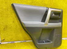 Обшивка дверей TOYOTA LAND CRUISER PRADO 2022 67788X1M01 GRJ150W/GRJ150L/GRJ150/GRJ151W/GRJ151/GRJ152/GDJ150W/GDJ150R/GDJ150L/GDJ150/GDJ151W/GDJ151/GDJ155L/GDJ155R/GDJ155/KDJ150/KDJ150L/KDJ155/TRJ150W/TRJ150L/TRJ150/TRJ152/TRJ155 1GDFTV, задняя левая