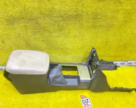 Бардачок между сиденьями Toyota