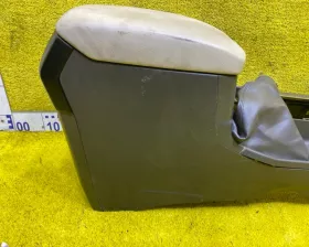 Бардачок между сиденьями Toyota