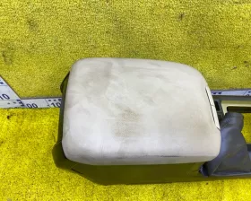 Бардачок между сиденьями Toyota