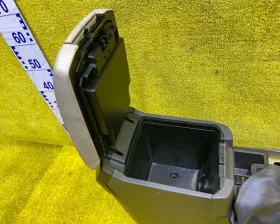 Бардачок между сиденьями Toyota
