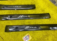 Накладка на порог LEXUS RX450H/RX450HL/RX350/RX350L/RX300/RX200T ЛЕВЫЙ|ПРАВЫЙ|ПЕРЕДНИЙ|ЗАДНИЙ|2019-2024 6791048140E0 GYL25W/GYL25L/GYL25R/GYL20W/GYL20L/GYL20R/GYL20/GYL26W/GYL26L/GYL26/AGL20W/AGL20L/AGL20R/AGL25W/AGL25L/AGL25R/GGL20W/GGL20L/GGL20R/GGL21R/