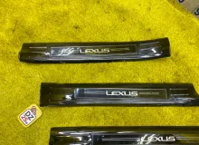 Накладка на порог LEXUS RX450H/RX450HL/RX350/RX350L/RX300/RX200T ЛЕВЫЙ|ПРАВЫЙ|ПЕРЕДНИЙ|ЗАДНИЙ|2019-2024 6791048140E0 GYL25W/GYL25L/GYL25R/GYL20W/GYL20L/GYL20R/GYL20/GYL26W/GYL26L/GYL26/AGL20W/AGL20L/AGL20R/AGL25W/AGL25L/AGL25R/GGL20W/GGL20L/GGL20R/GGL21R/