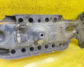 Задняя балка Toyota