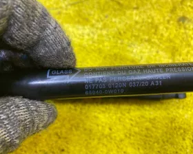 Амортизатор на заднее стекло Toyota
