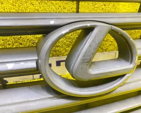 Решетка радиатора Toyota