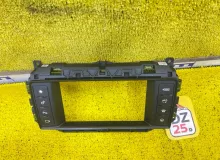 Консоль магнитофона JAGUAR XE 2016 GX7319F211PB X760 204PT, передний