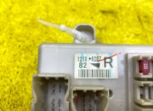 Блок предохранителей салон TOYOTA 4RUNNER 2006 8273035041 UZN210/UZN215/RZN215W/GRN215W/GRN210/TRN215W/KDN215W/VZN215W 2UZFE, передний