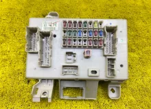 Блок предохранителей салон TOYOTA 4RUNNER 2006 8273035041 UZN210/UZN215/RZN215W/GRN215W/GRN210/TRN215W/KDN215W/VZN215W 2UZFE, передний