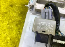 Блок предохранителей салон TOYOTA 4RUNNER 2006 8273035040 UZN210/UZN215/RZN215W/GRN215W/GRN210/TRN215W/KDN215W/VZN215W 2UZFE, передний