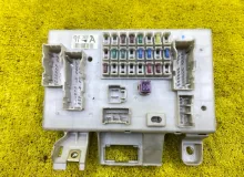 Блок предохранителей салон TOYOTA 4RUNNER 2006 8273035040 UZN210/UZN215/RZN215W/GRN215W/GRN210/TRN215W/KDN215W/VZN215W 2UZFE, передний