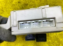 Блок предохранителей салон TOYOTA 4RUNNER 2006 8273035040 UZN210/UZN215/RZN215W/GRN215W/GRN210/TRN215W/KDN215W/VZN215W 2UZFE, передний