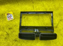 Консоль магнитофона JAGUAR XE 2016 GX73014L21AF X760 204DTH, передний