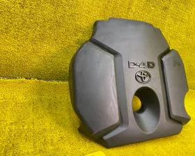 Пластиковая крышка на двс Toyota