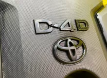 Пластиковая крышка на двс TOYOTA LAND CRUISER PRADO 2018 1260111040 GDJ150W/GDJ150R/GDJ150L/GDJ150/GDJ151W/GDJ151/GDJ155L/GDJ155R/GDJ155/GRJ150W/GRJ150L/GRJ150/GRJ151W/GRJ151/GRJ152 1GDFTV, передняя