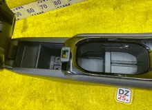 Бардачок между сиденьями HONDA VEZEL 2014/Цвет NH700M 83407T7A003ZB RU3/RU4/RU1/RU2 LEB, передний