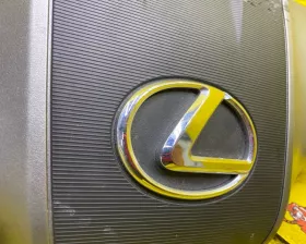 Пластиковая крышка на двс TOYOTA