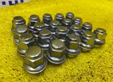Гайка на колесо TOYOTA VOXY/NOAH/ESQUIRE 2014/Цвет 221 9094201021 ZRR85G/ZRR85W/ZRR85/ZRR80G/ZRR80/ZRR80W/ZWR80/ZWR80G/ZWR80W 3ZRFAE, передняя