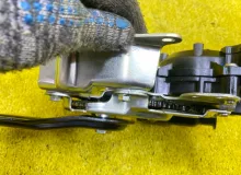 Доводчик двери пятой TOYOTA ALPHARD/VELLFIRE 2011/Цвет 070 8500759025 GGH25/GGH20W/GGH20/ANH20W/ANH20/ANH25W/ANH25/ATH20W/ATH20 2GRFE, задний