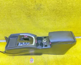 Бардачок между сиденьями NISSAN