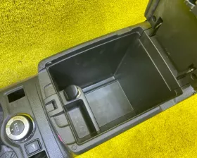 Бардачок между сиденьями NISSAN