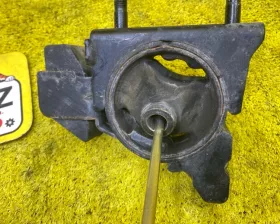 Подушка двигателя TOYOTA