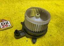 Мотор печки TOYOTA VOXY/NOAH/ESQUIRE/HARRIER/NX200/NX200T 2014 8710328120 ZWR80G/ZWR80W/ZWR80/ZRR85G/ZRR85W/ZRR85/ZRR80G/ZRR80/ZRR80W/ASU60W/ASU65W/AVU65/AVU65W/ZSU60/ZSU60W/ZSU65/ZSU65W 3ZRFAE, передний